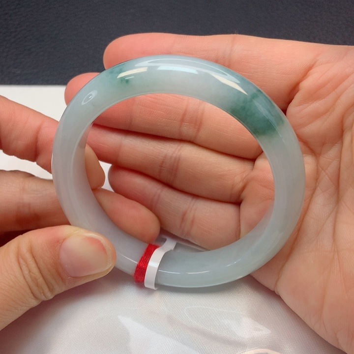 翡翠手镯未镶嵌55圈