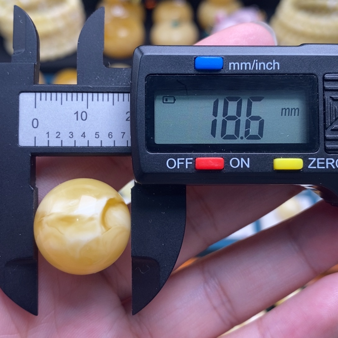 蜜蜡未镶嵌珠宝奇石