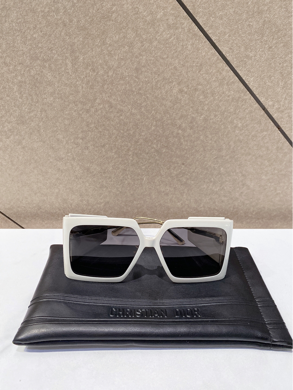 99新 DIOR/迪奥 帝爵倩姐直播专享/白框黑镜片太阳镜