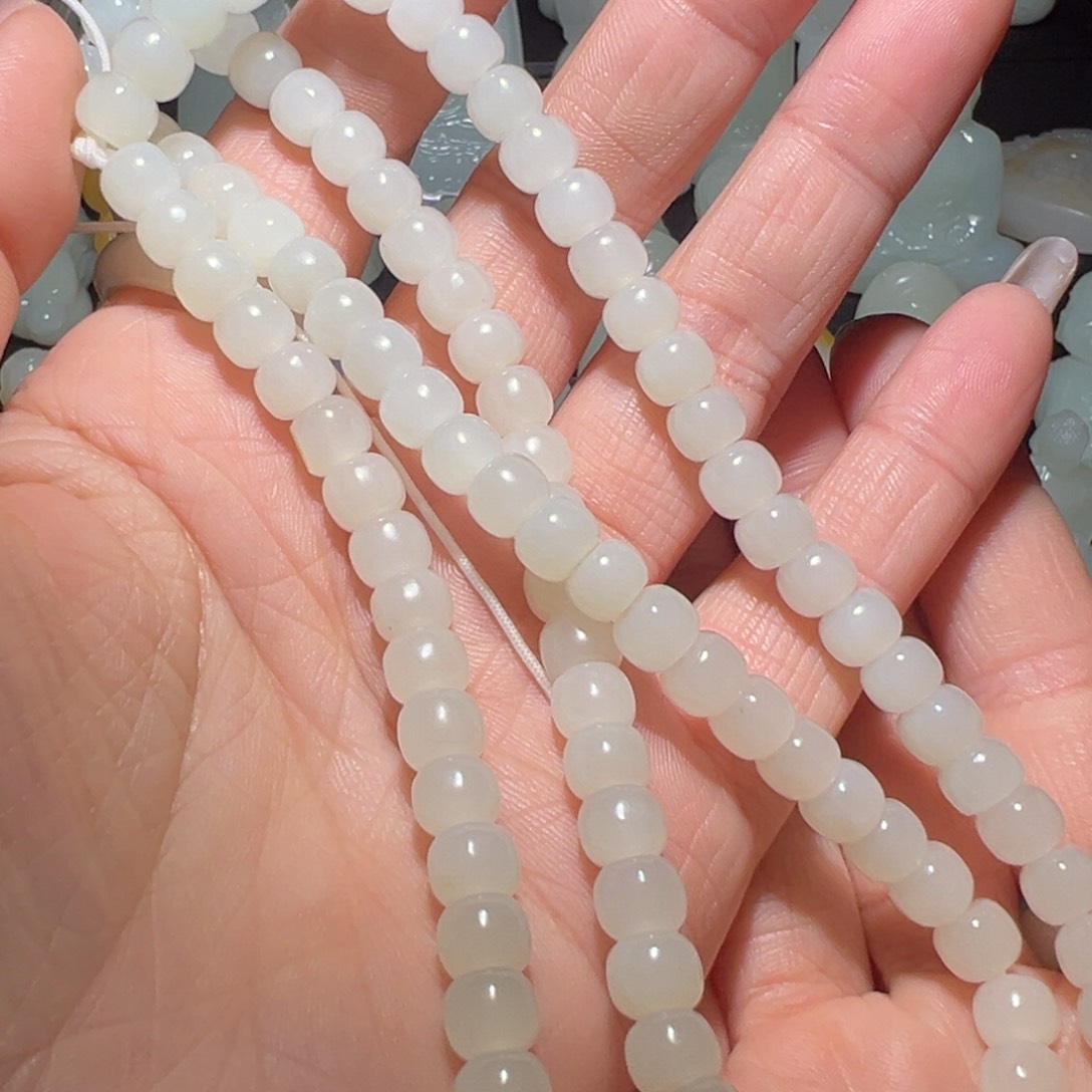 颈饰未镶嵌和田玉昆**石