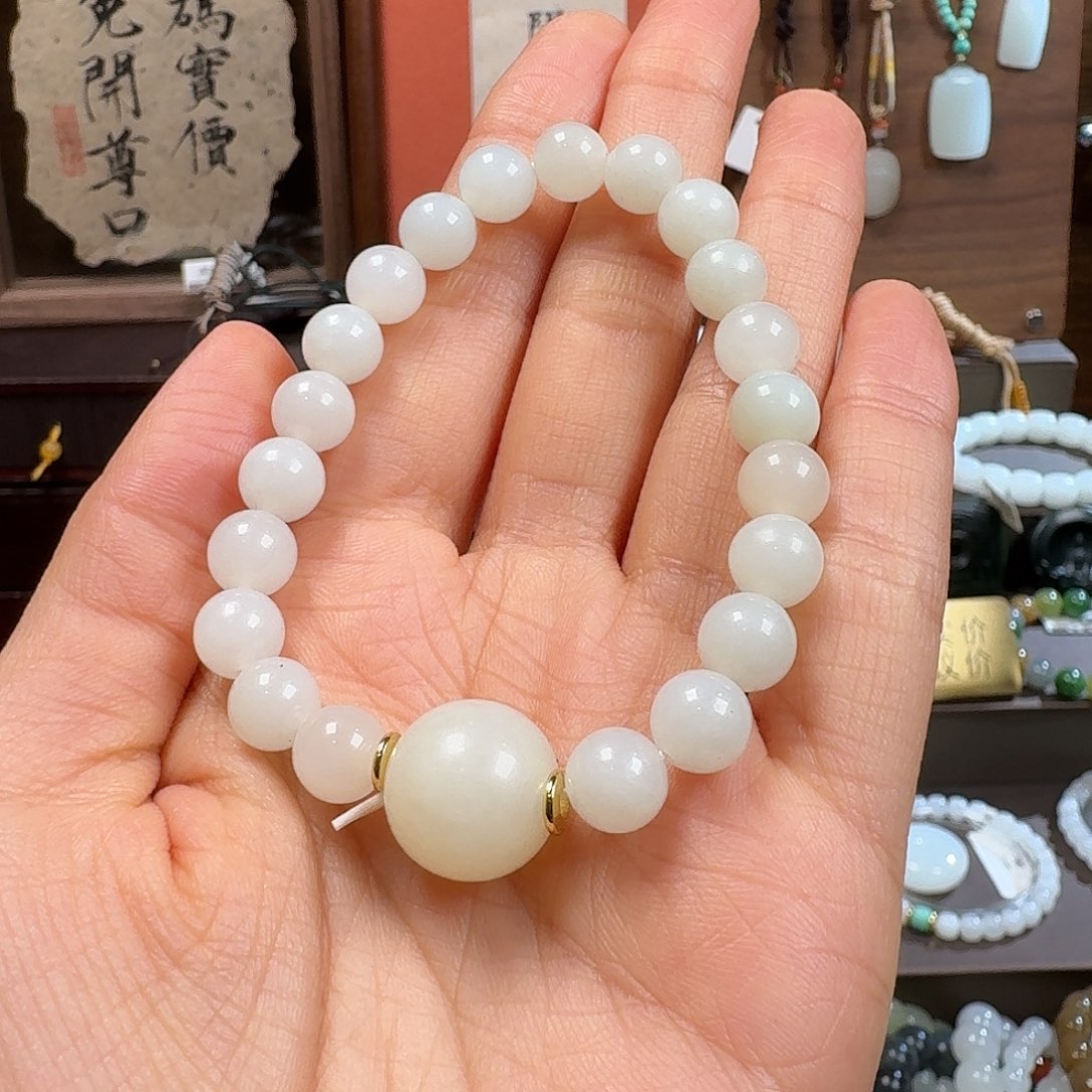 乐***悠和田玉未镶嵌手链