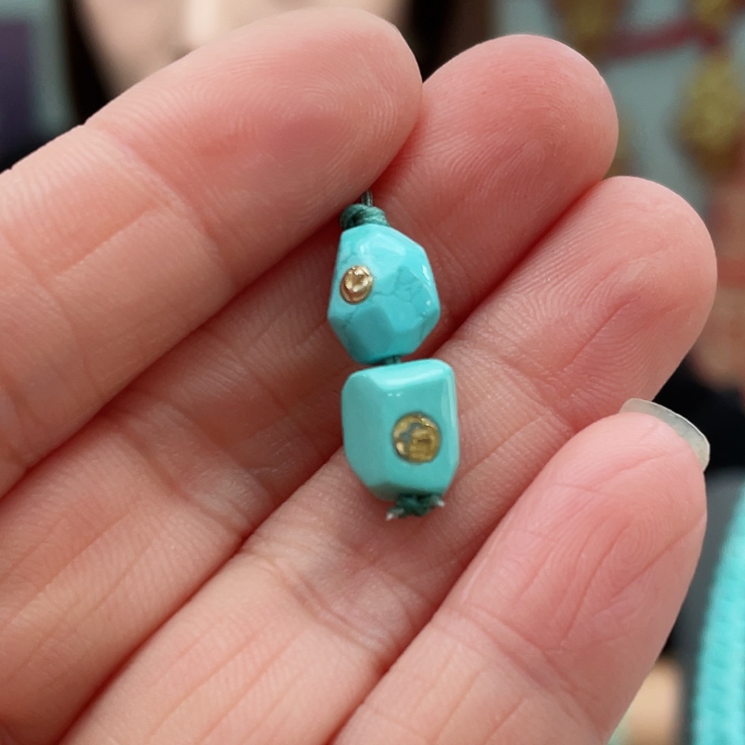 绿松石颈饰未镶嵌