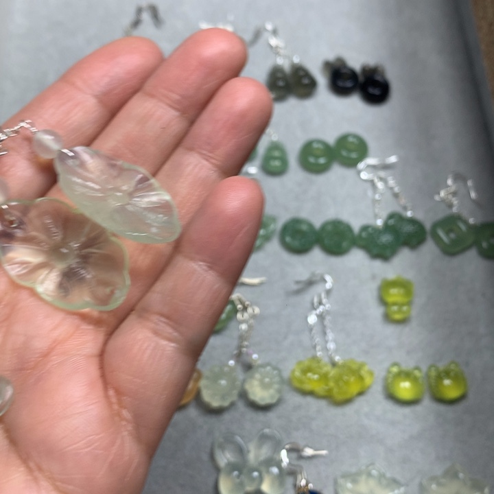 蛇纹石玉耳钉足银镀金镶嵌