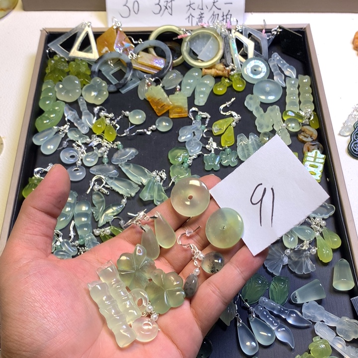 陈***妈蛇纹石玉合金发饰