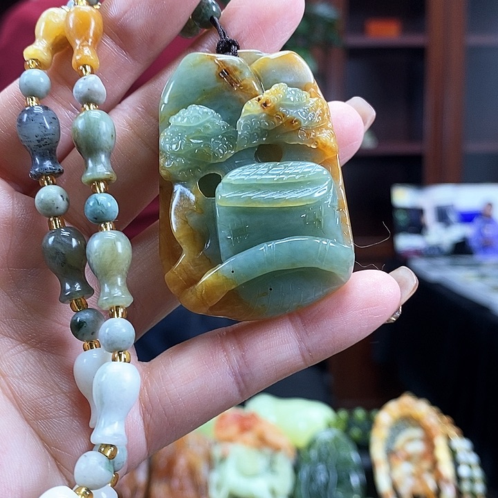 蛇纹石玉吊坠未镶嵌