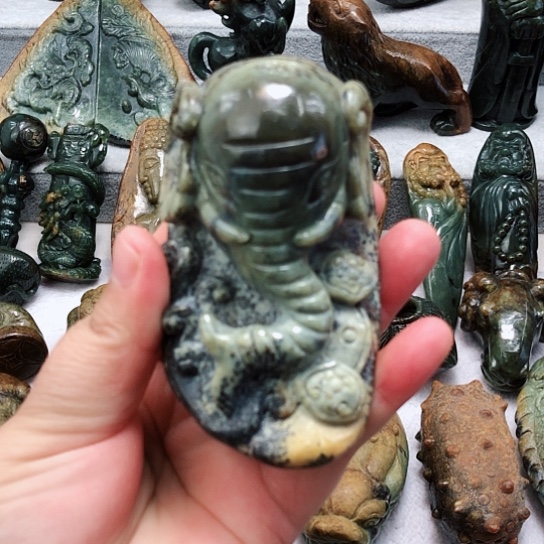 岫岩河磨玉（透闪石质玉）把件未镶嵌