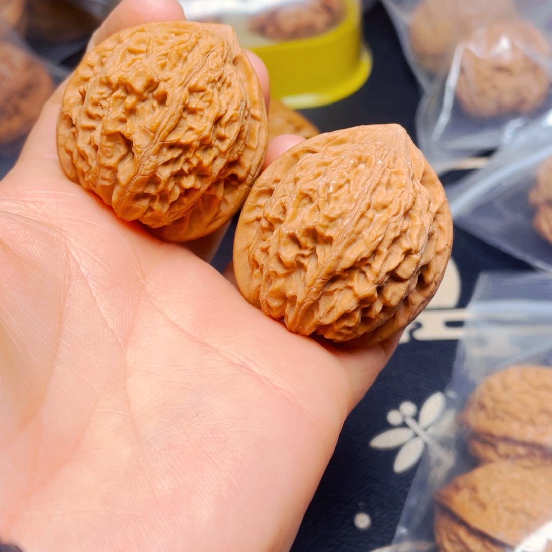 吊坠文玩核桃金牛一对