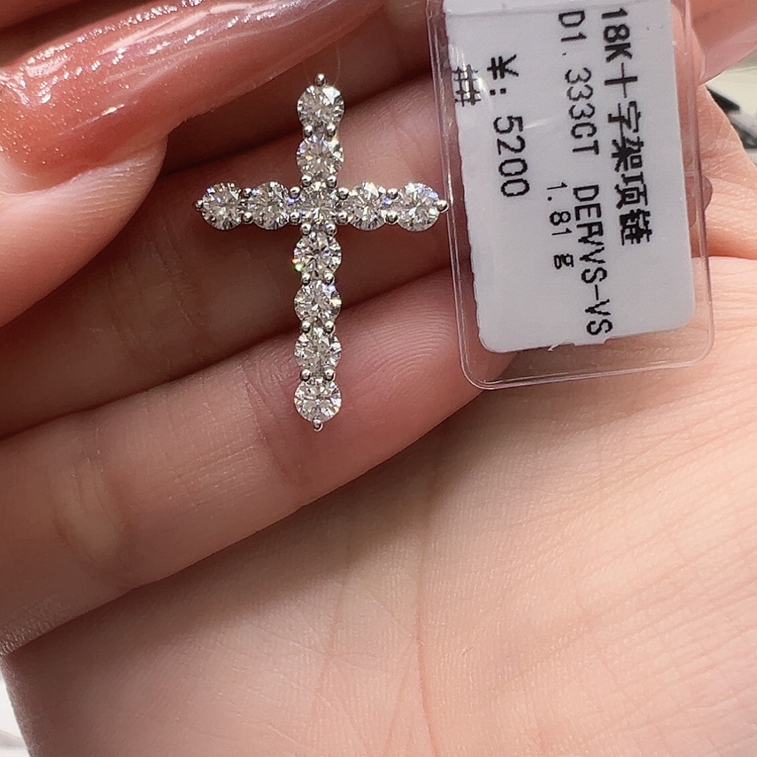 吊坠18K金镶嵌实验室培育钻石1.333克拉Ｋ白十字架吊坠