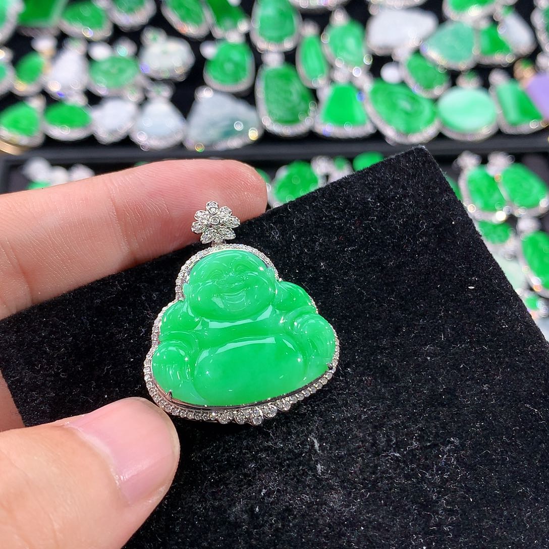 翡翠18K金镶嵌颈饰