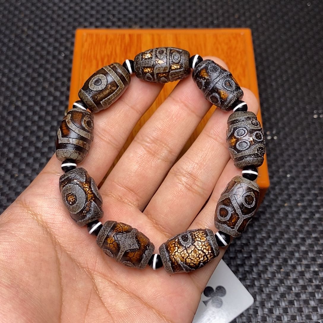 艾***克玛瑙/玉髓未镶嵌手链