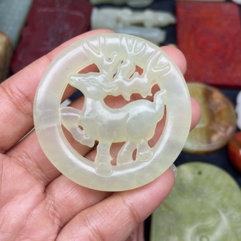 蛇纹石玉未镶嵌颈饰6