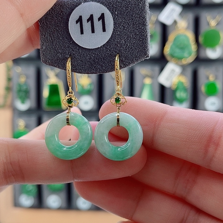 18K金镶嵌翡翠耳饰