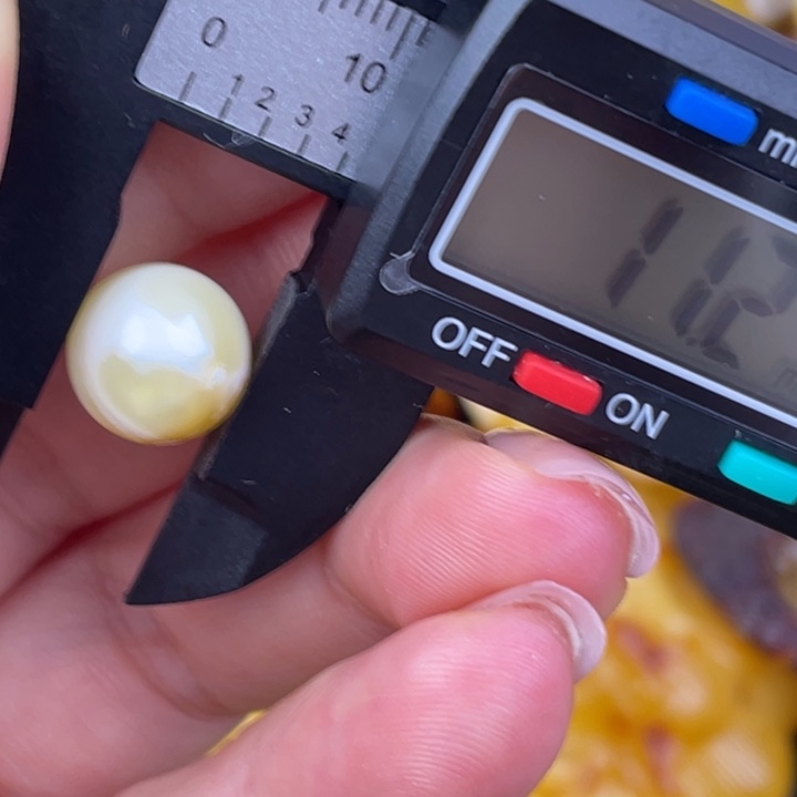 蜜蜡未镶嵌裸石38微瑕