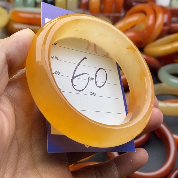 未镶嵌手镯石英质玉