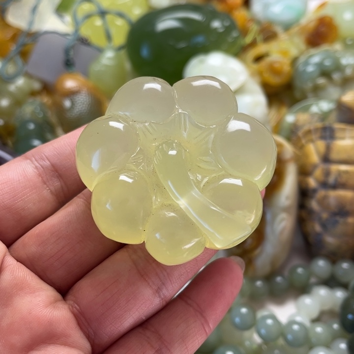 蛇纹石玉未镶嵌把件