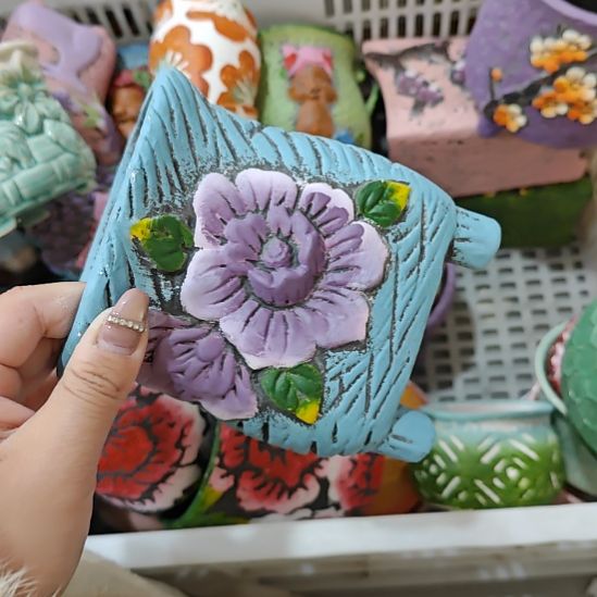 当场凑满15发货，不凑不发，花盆盆口不方不圆有针孔黑点矿点是正常