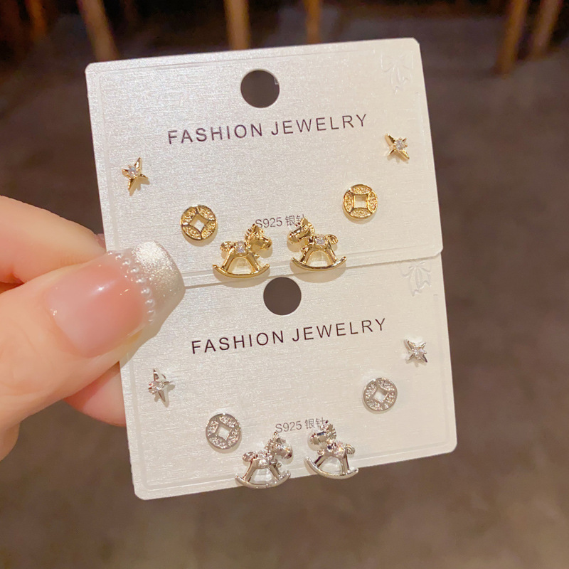 2026年新款时尚简约木马铜钱三件套耳钉精致轻奢百搭小巧耳环