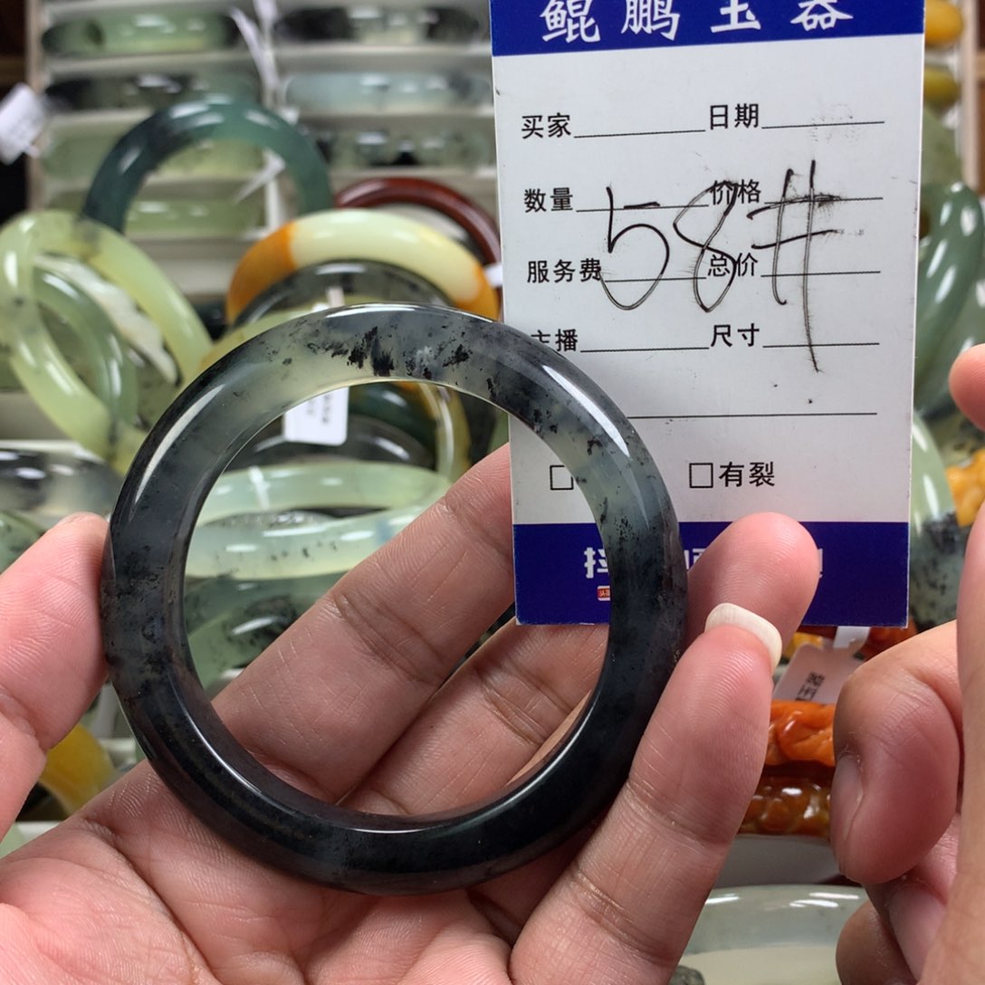 蛇纹石玉手镯未镶嵌