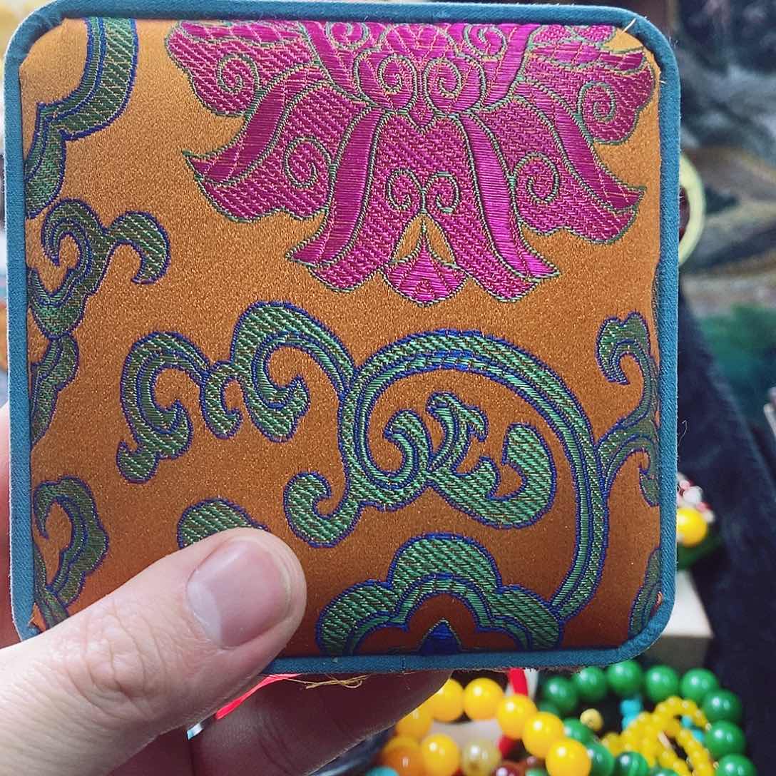 织绣摆件设计的时候也是很有创意的