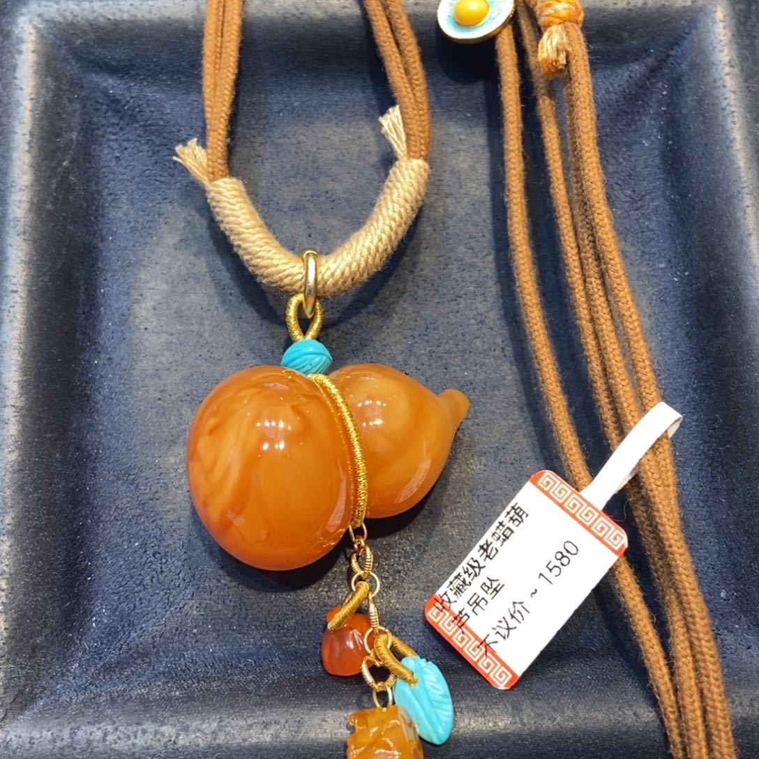 琥珀未镶嵌颈饰蜜蜡