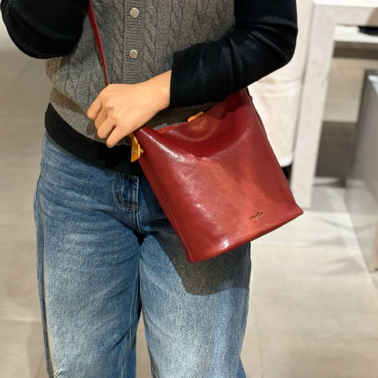 食草堂新款时尚百搭新款单肩斜挎水桶包秋冬通勤适用