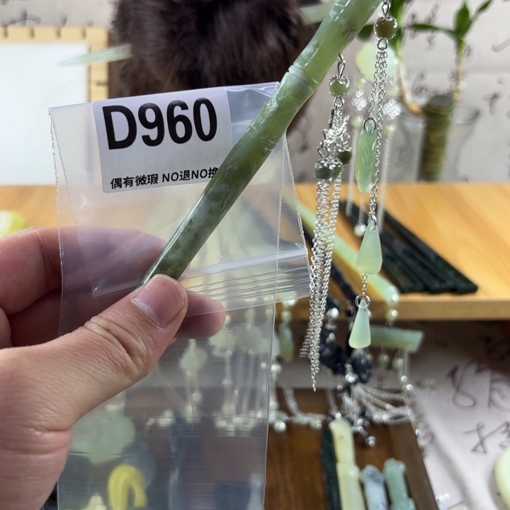蛇纹石玉戒指合金哆**梦