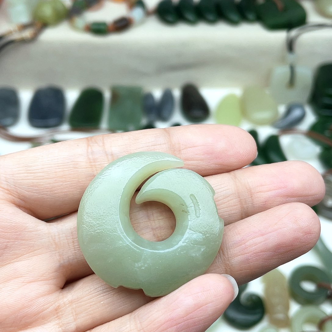 颈饰未镶嵌和田玉