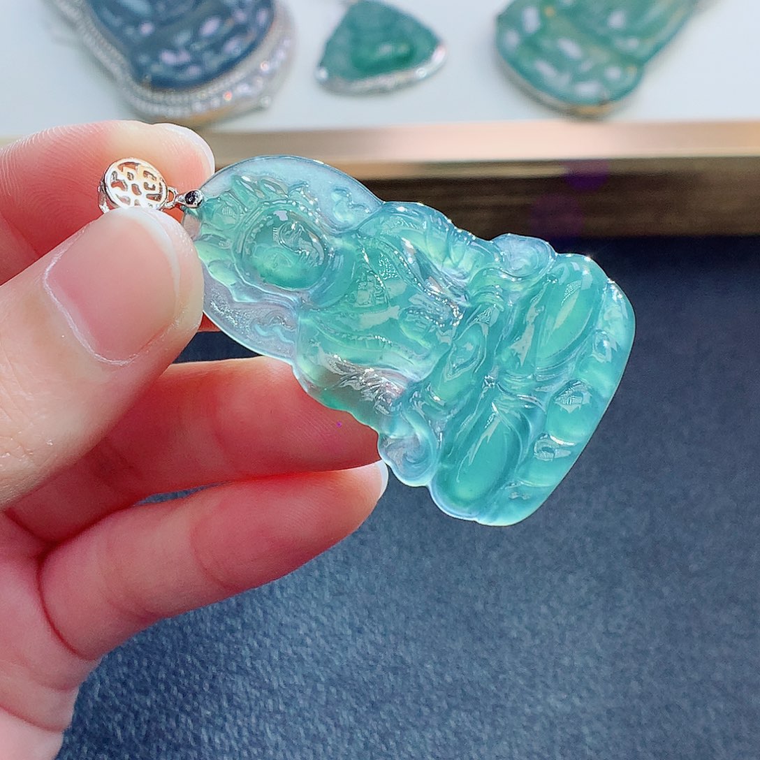 翡翠颈饰未镶嵌翡翠