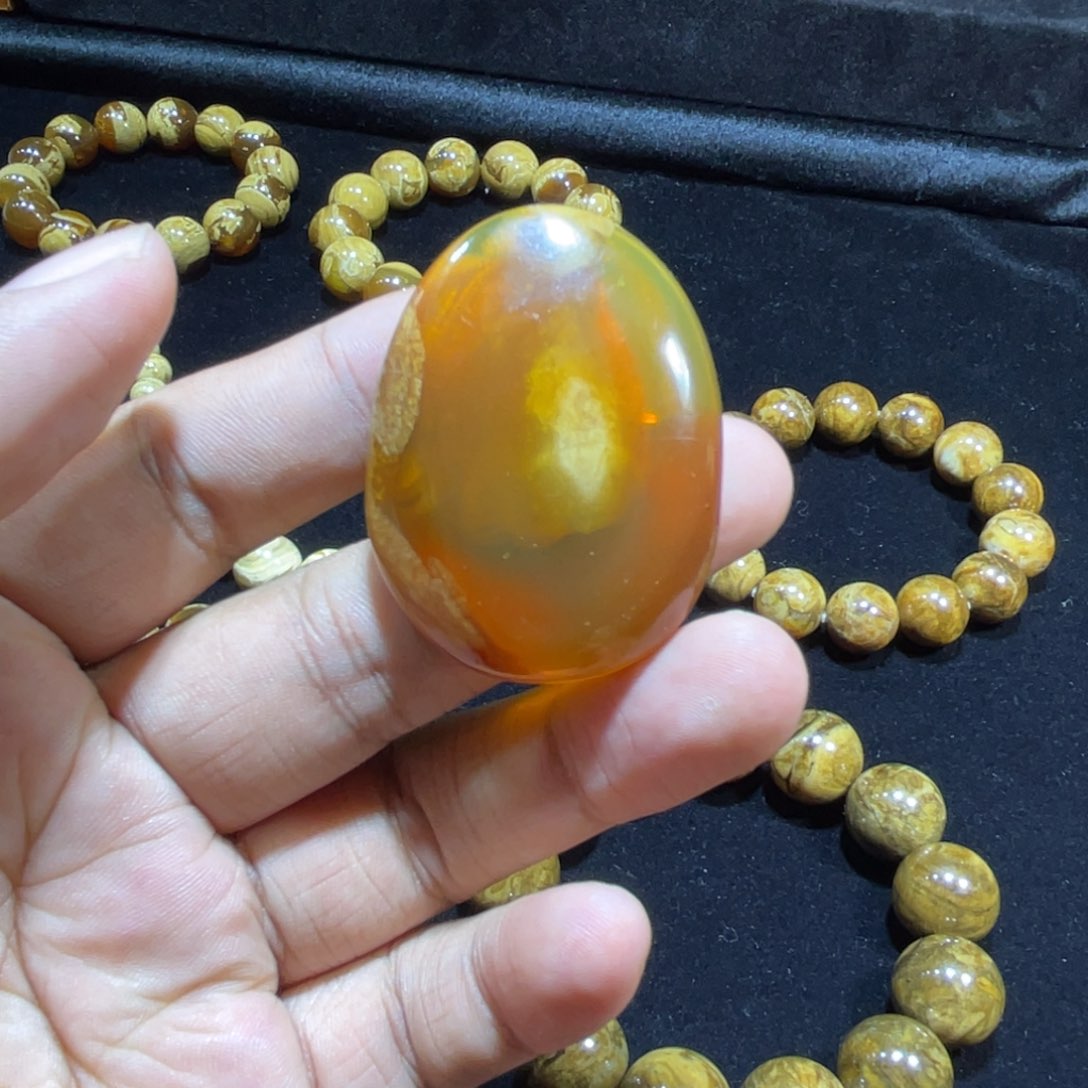 未镶嵌琥珀裸石特色蛋黄溶洞牌子