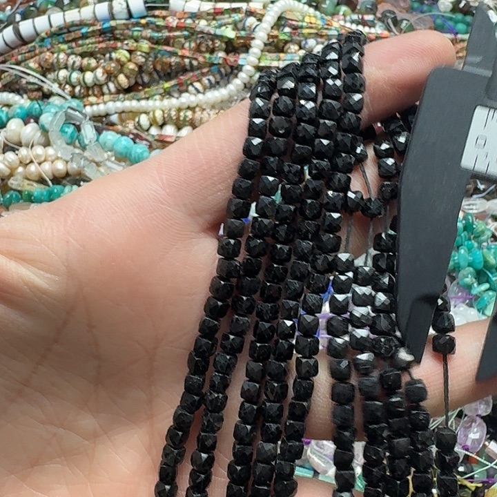 玛瑙/玉髓未镶嵌珠宝半成品一条4mm切面黑碧玺方糖