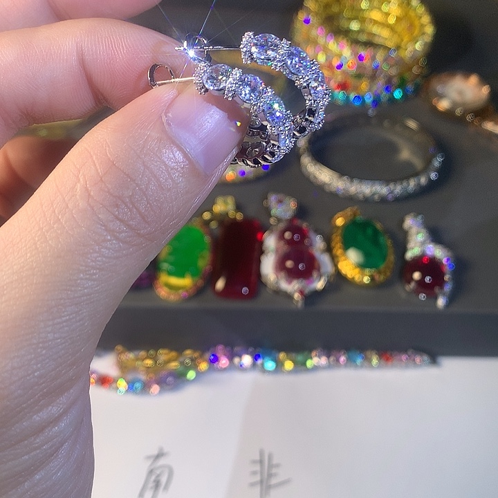 非金属007耳扣。           