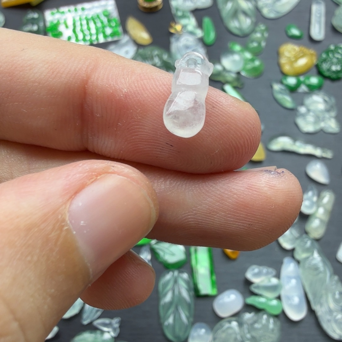 翡翠未镶嵌颈饰50