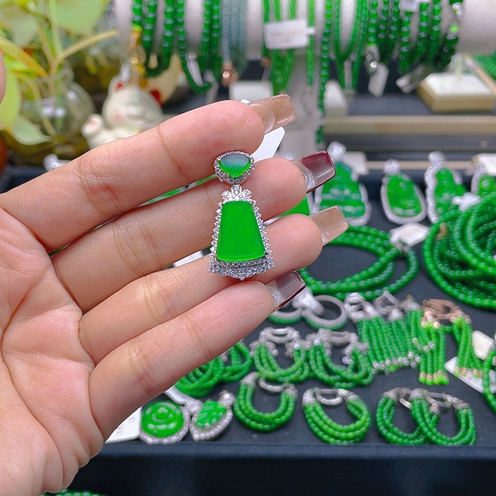 翡翠颈饰银S925镶嵌一刀切小无事牌