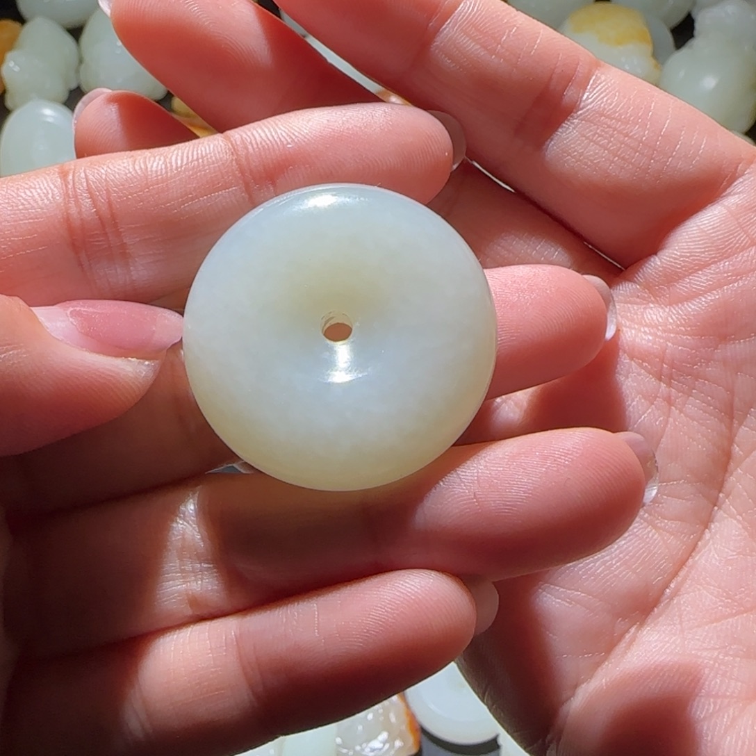 西***天和田玉未镶嵌颈饰