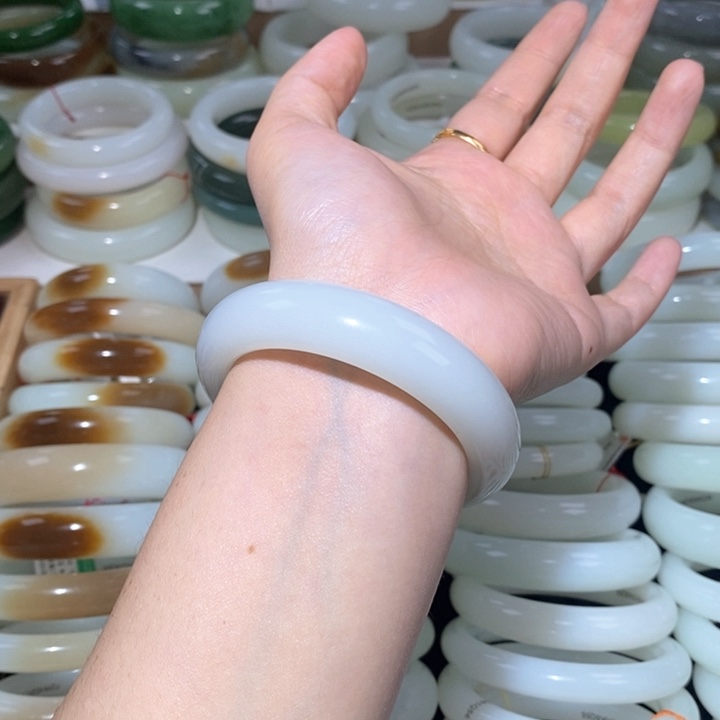 和田玉手镯未镶嵌羊脂白镯55