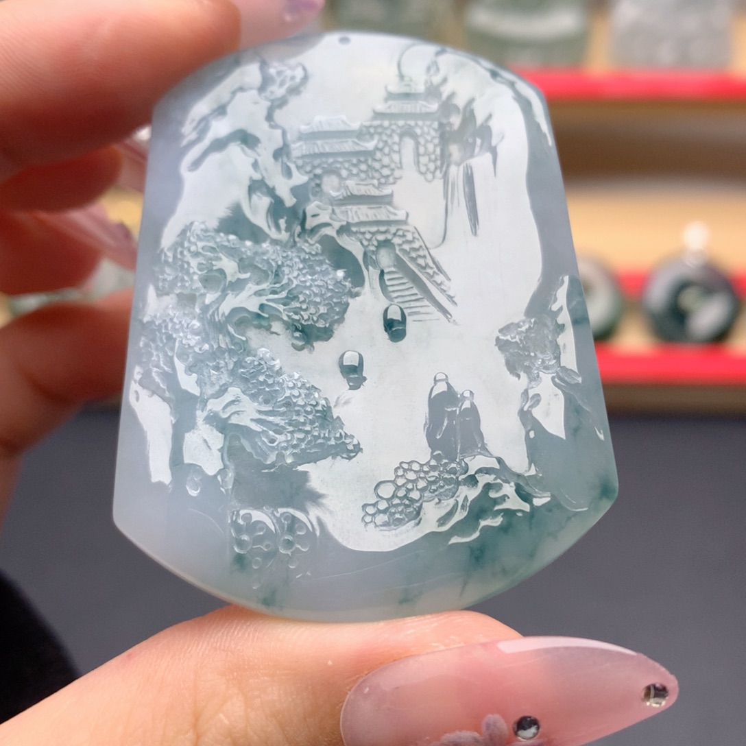 翡翠未镶嵌颈饰山水