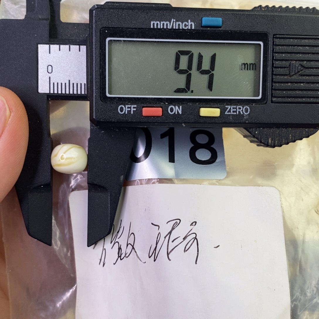 琥珀未镶嵌裸石琥珀蜜蜡。琥珀蜜蜡