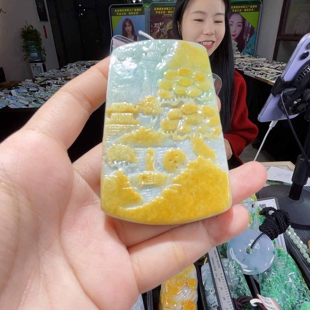 颈饰未镶嵌翡翠一