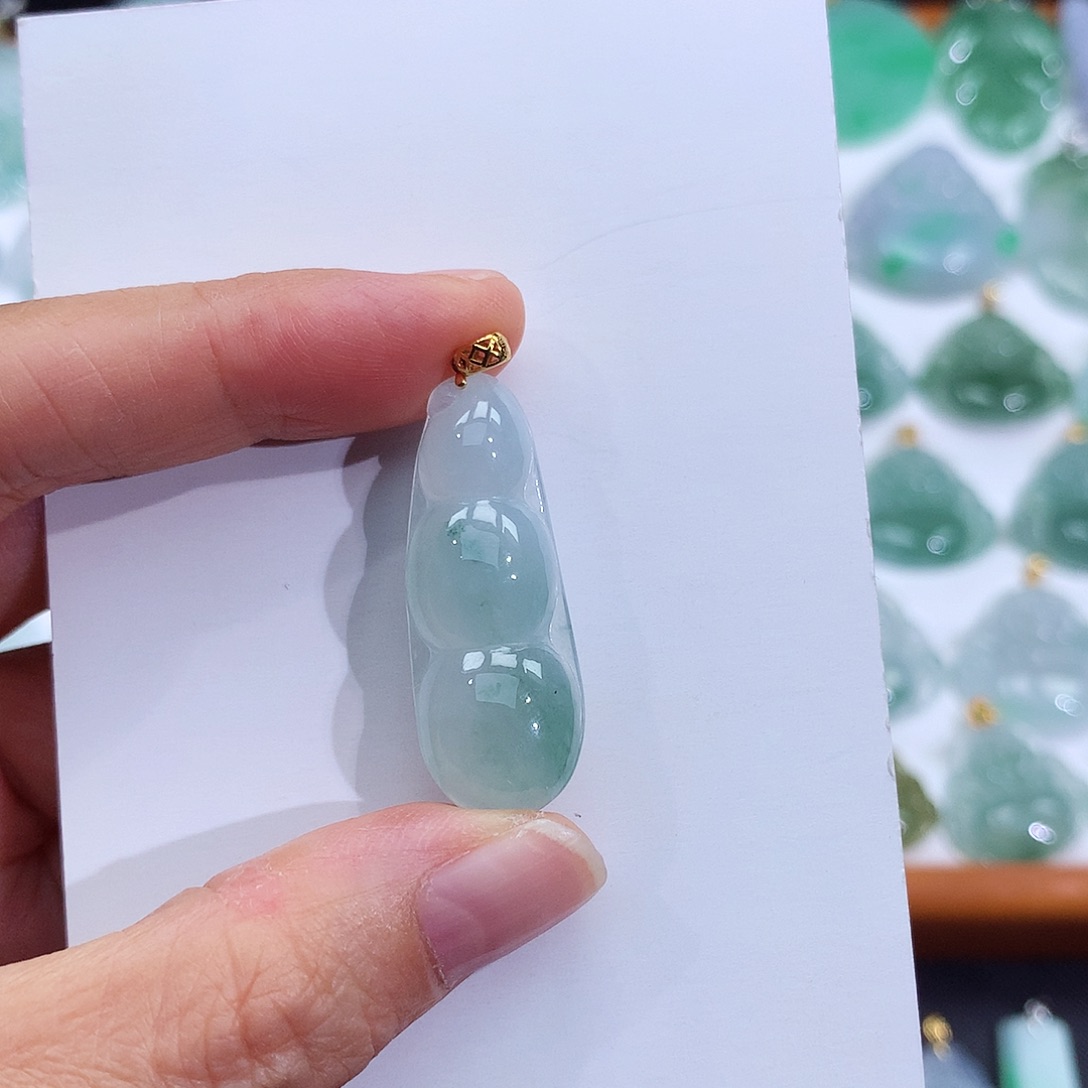 翡翠18K金镶嵌颈饰翡翠吊坠