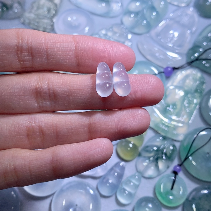 翡翠颈饰未镶嵌一对