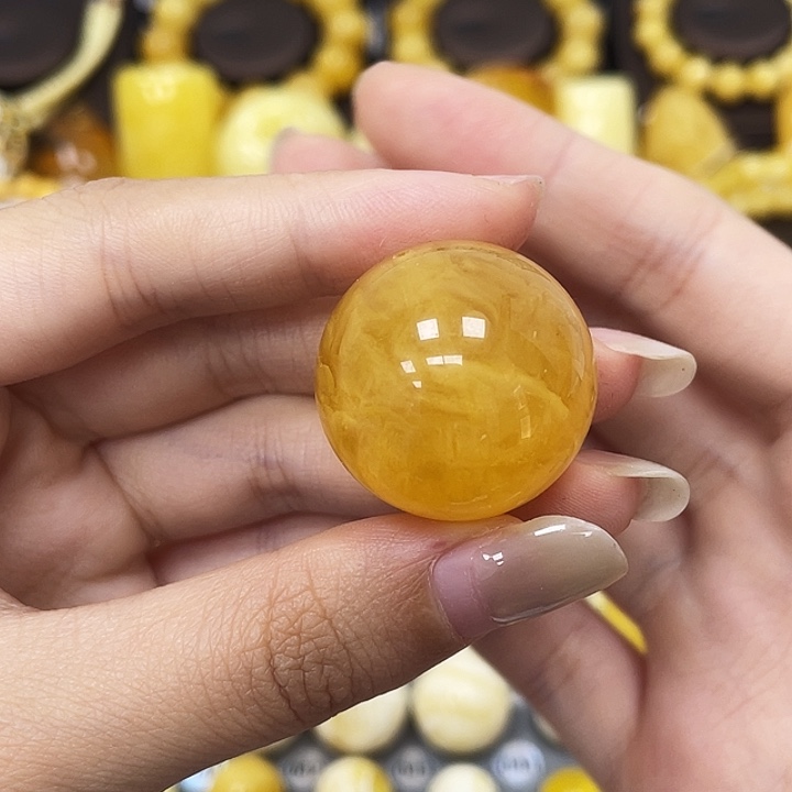 琥珀未镶嵌裸石26mm瑕 5-1