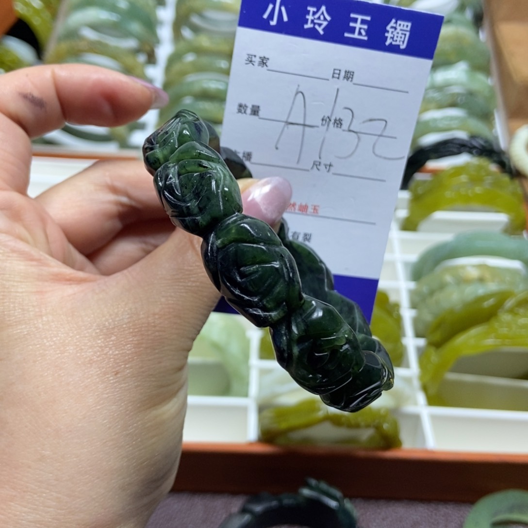 蛇纹石玉手镯未镶嵌