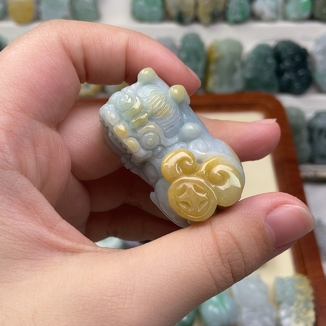 小***困翡翠未镶嵌吊坠(赠链)