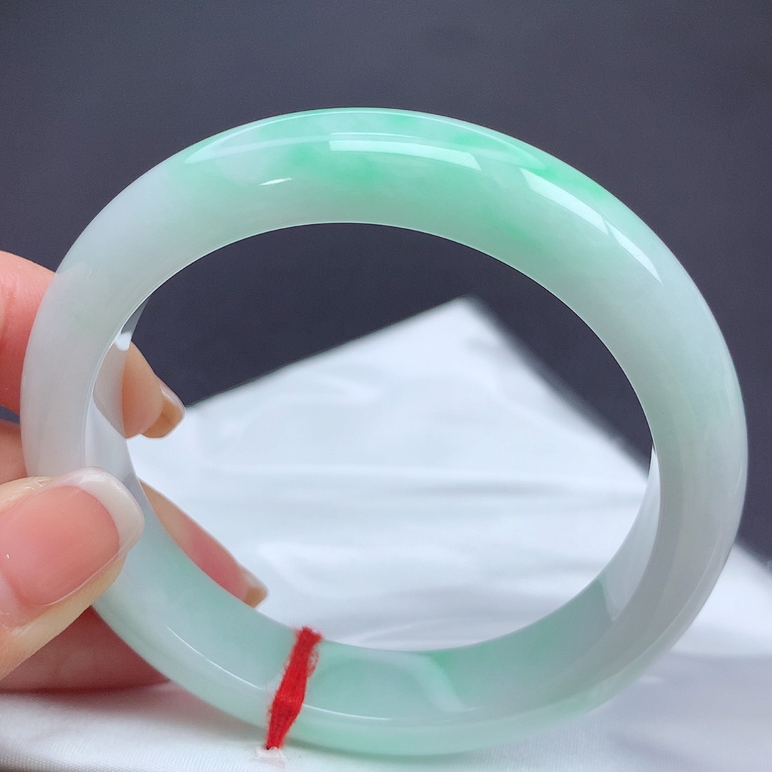 翡翠手镯未镶嵌l g l n n n n n n n