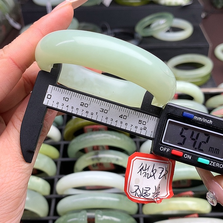 蛇纹石玉手镯未镶嵌631
