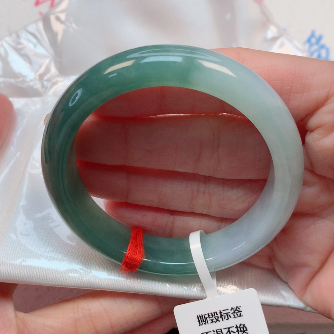 翡翠手镯未镶嵌53.7圈 半山水意境