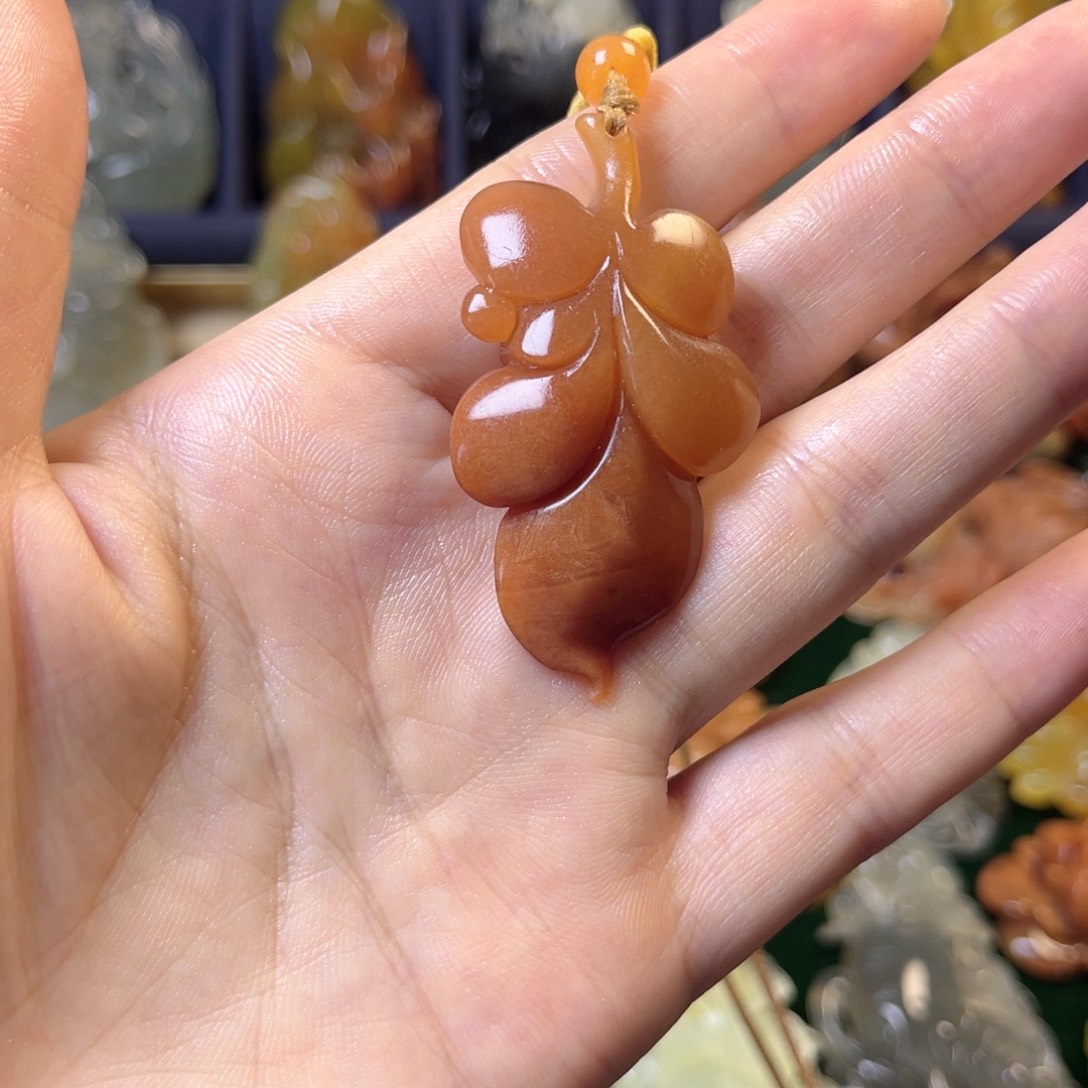 海***1蛇纹石玉未镶嵌颈饰