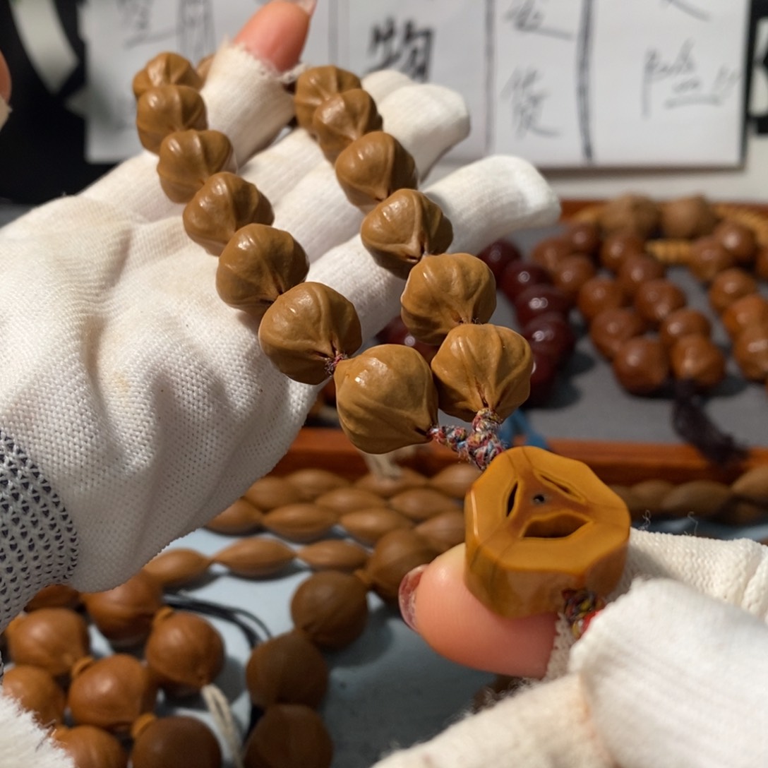 橄榄核手串7151精品4花小铁核14+1颗+鬼脸