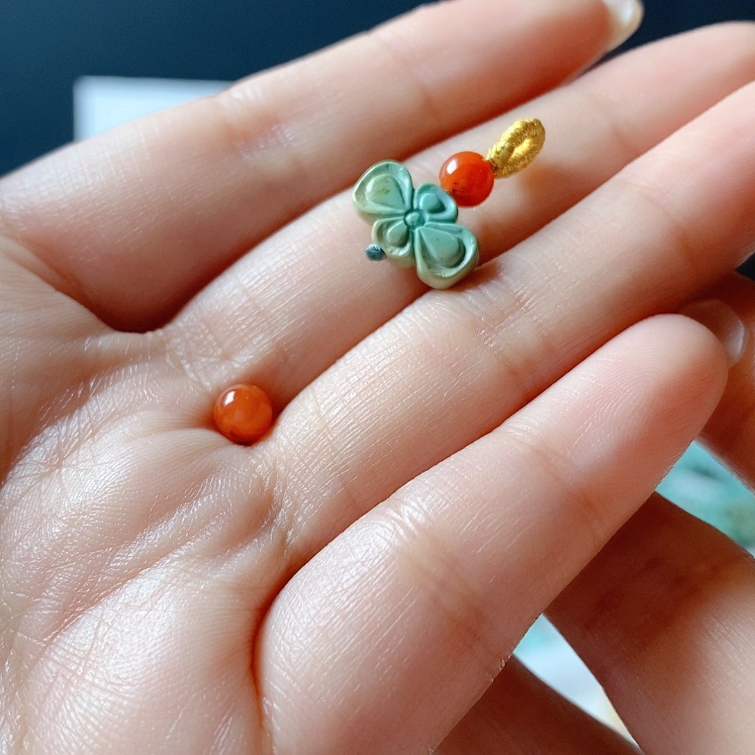 南红玛瑙颈饰未镶嵌银****条