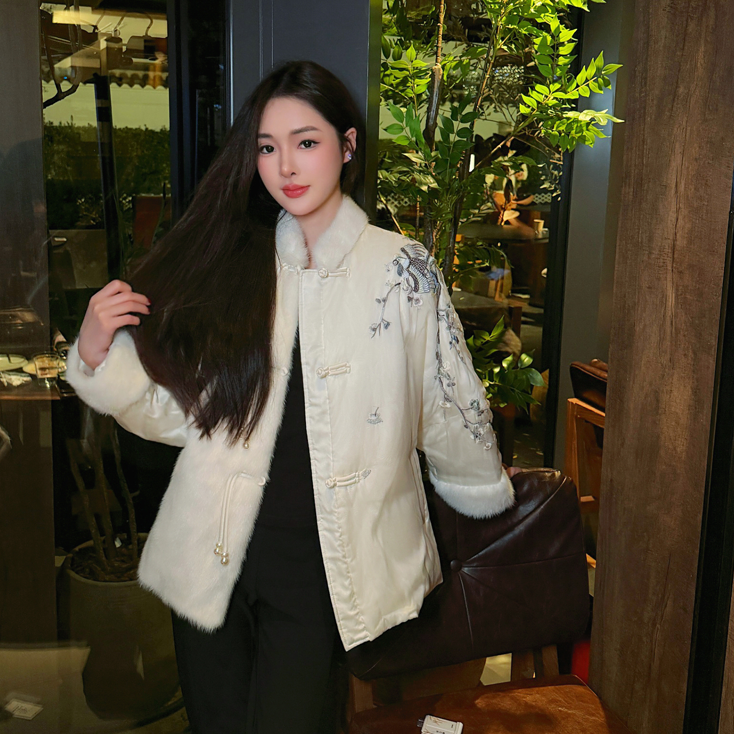 王一甜 tian｜新中式国风桑蚕丝鹅绒服拼接水貂缂丝纹样盘扣冬季女